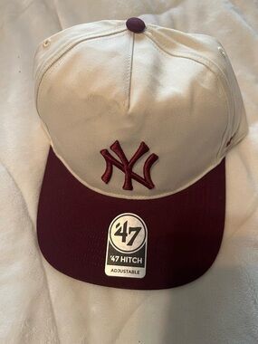 '47 New York Yankees Two-Tone Cap in Cream and Maroon